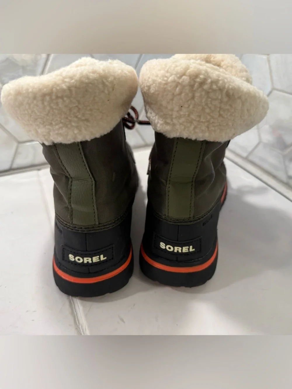 Sorel Woman’s Explorer Carnival Sz 7 Khaki Green Waterproof Fleece Lining Laces